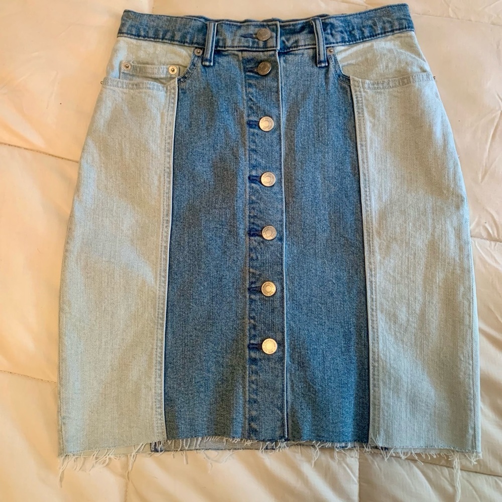 Gap Two Toned Denim Buttoned Down Skirt Women’s Size 26